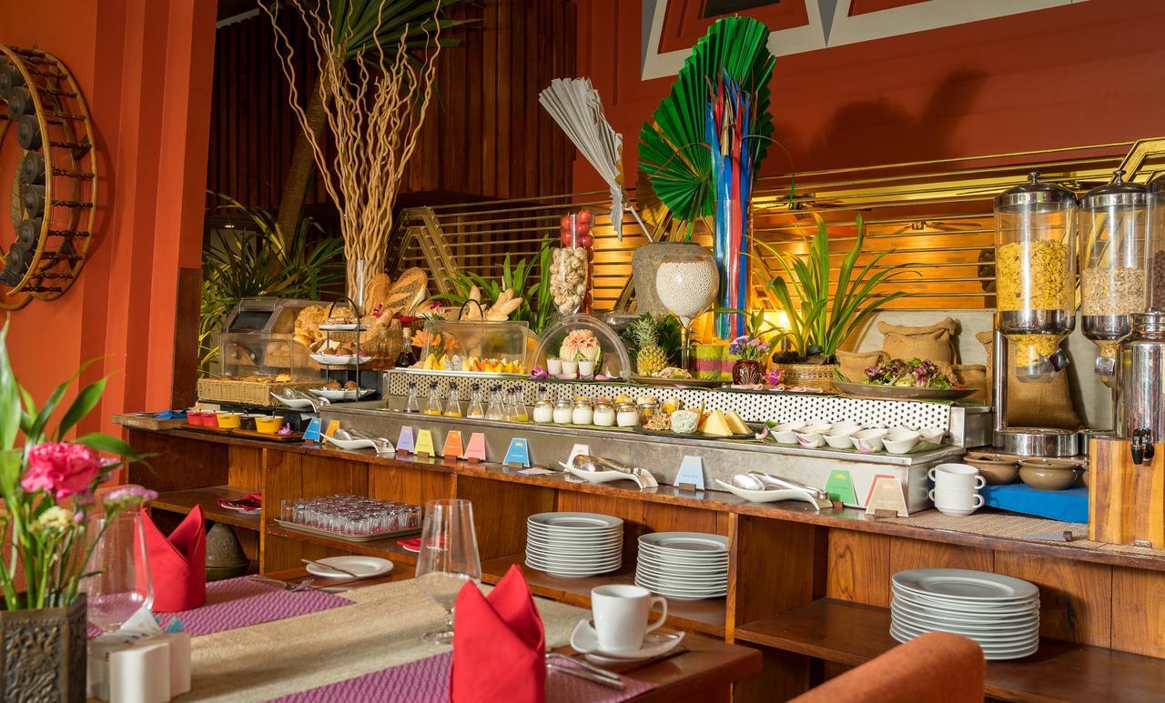 Golden Temple Residence Siem Reap Bagian luar foto A buffet at a hotel