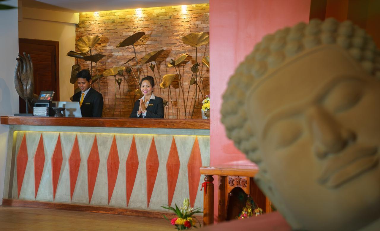 Golden Temple Residence Siem Reap Bagian luar foto Reception at the hotel