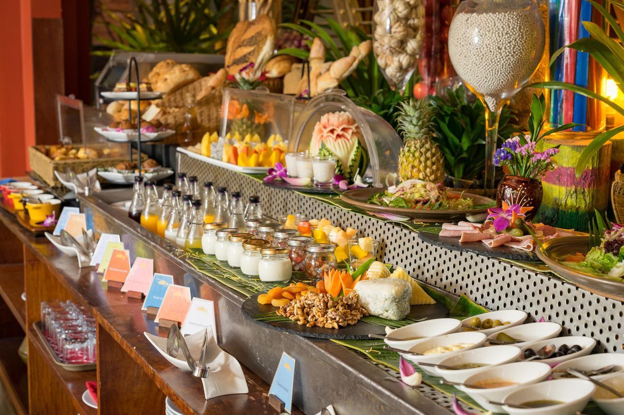 Golden Temple Residence Siem Reap Bagian luar foto A buffet at a hotel