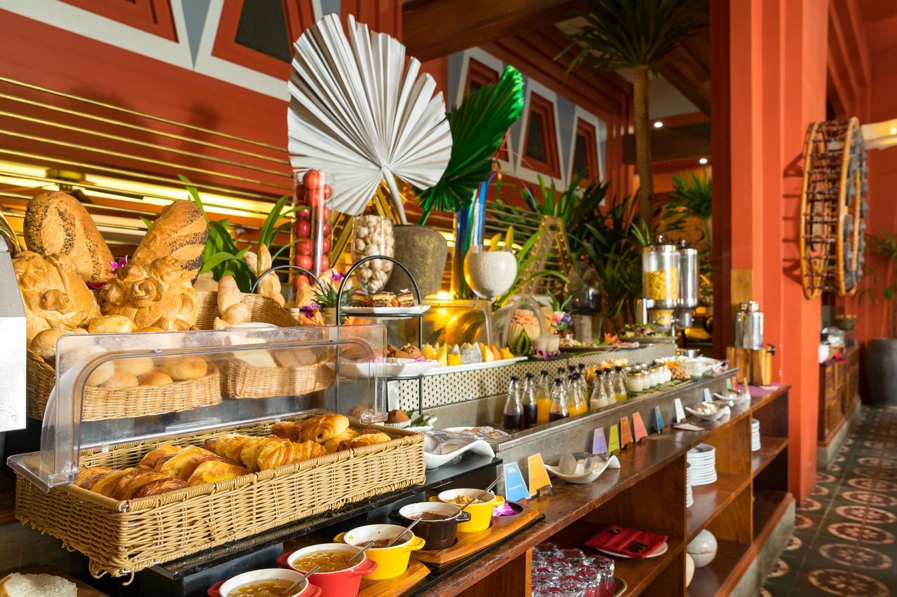 Golden Temple Residence Siem Reap Bagian luar foto A buffet at a hotel
