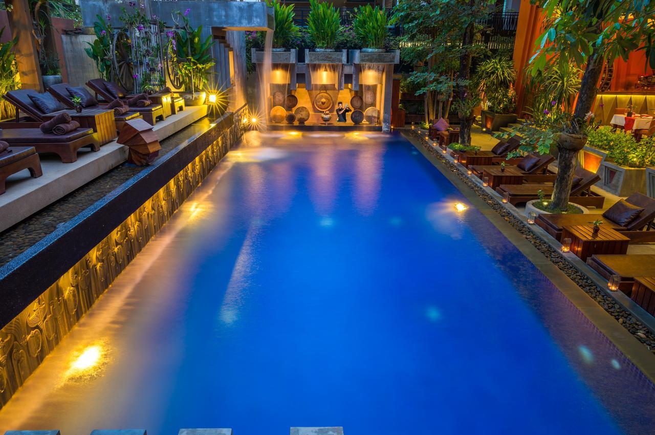 Golden Temple Residence Siem Reap Bagian luar foto The pool at the hotel