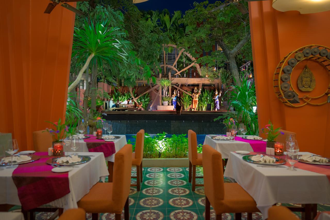 Golden Temple Residence Siem Reap Bagian luar foto The restaurant at the resort