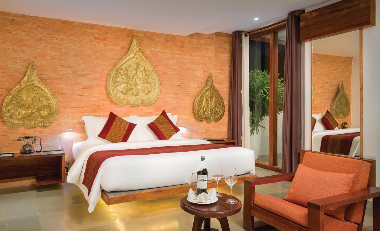 Golden Temple Residence Siem Reap Bagian luar foto A bedroom at the hotel