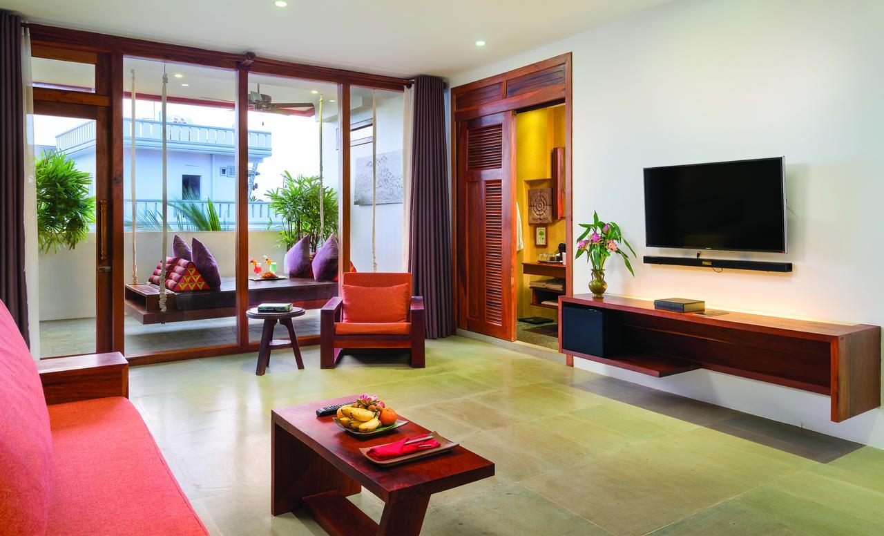 Golden Temple Residence Siem Reap Bagian luar foto A suite at the hotel