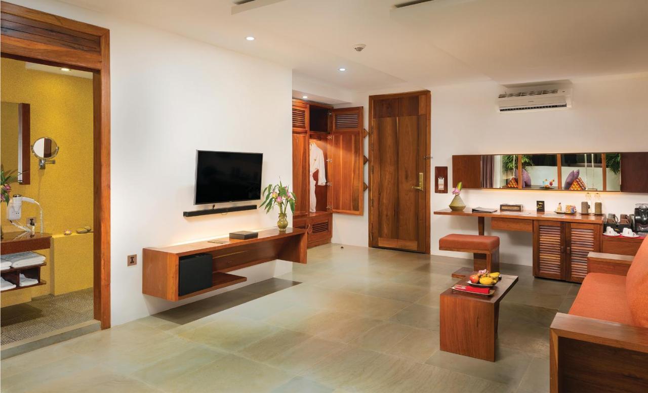 Golden Temple Residence Siem Reap Bagian luar foto A room at the Taj Bengal