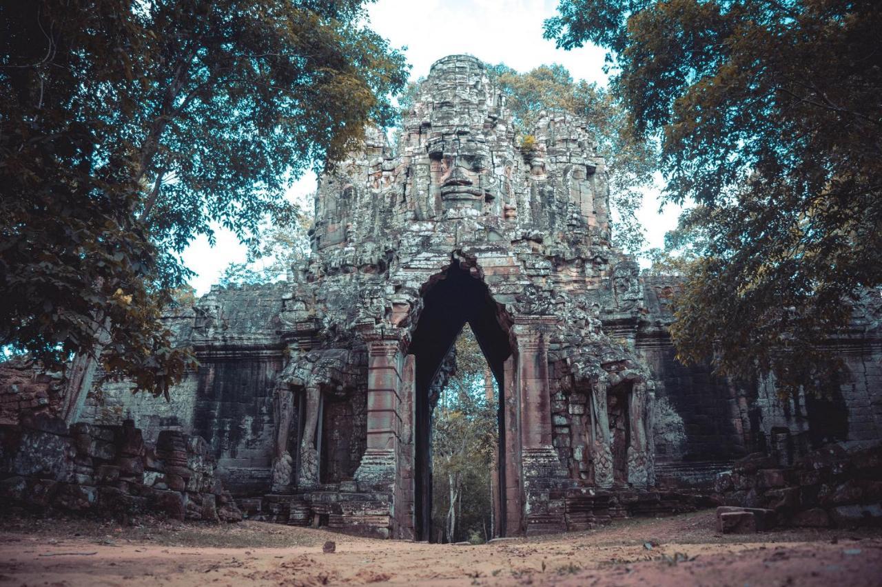 Golden Temple Residence Siem Reap Bagian luar foto The temple of Angkor Wat