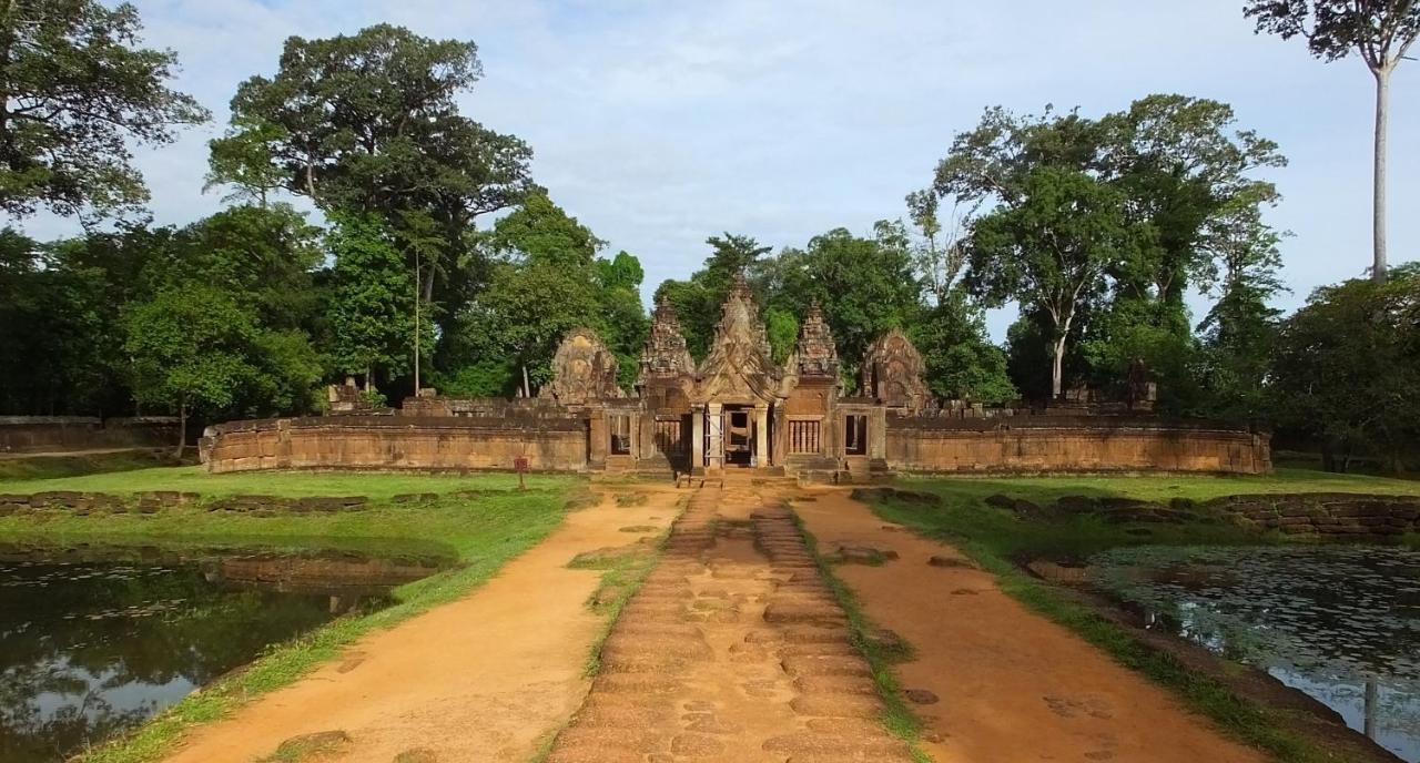 Golden Temple Residence Siem Reap Bagian luar foto The temple of Angkor Wat